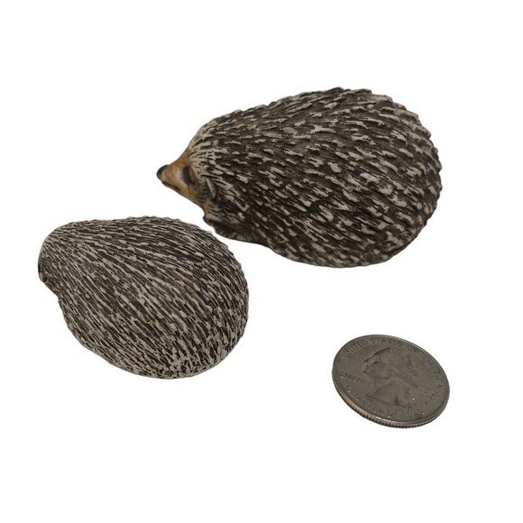 Hedgehog Figurine Pair Momma and Baby Resin 3" and 2" - Picture 4 of 5